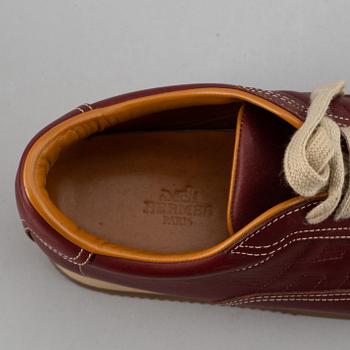 HERMÈS, a pair of leather sneakers size 37.