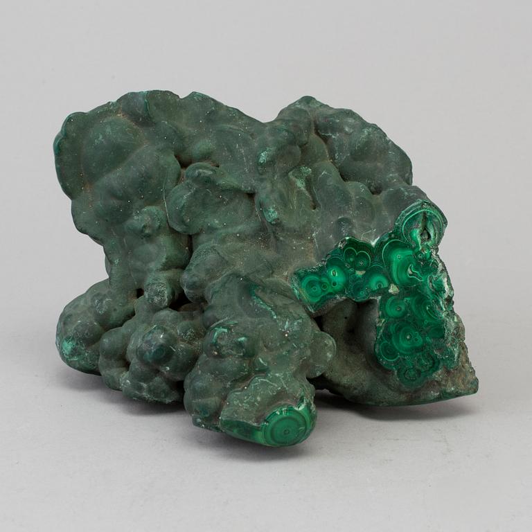 A malachite weight circa 1760 grams.