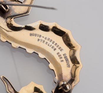 BROSCH, sterlingsilver med emalj David Andersen. Vikt ca 11 g.