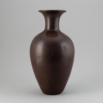 GUNNAR NYLUND, a stoneware vase, Rörstrand, Sweden 1950-60's.