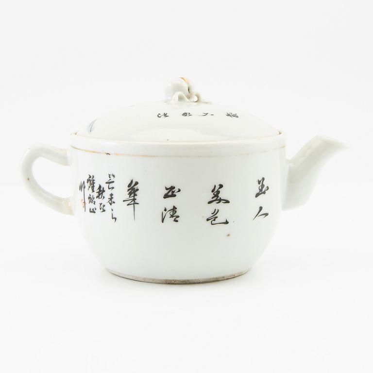 A set of two Chinese tea pots and a tea caddy, early 20th century.