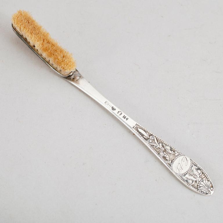 BORSTE med silverskaft, Stockholm 1838.