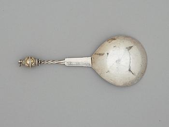 SKED med kulknopp och ringhänge, ostämplad, Norge, sannolikt Bergen 1600-talets förra hälft.