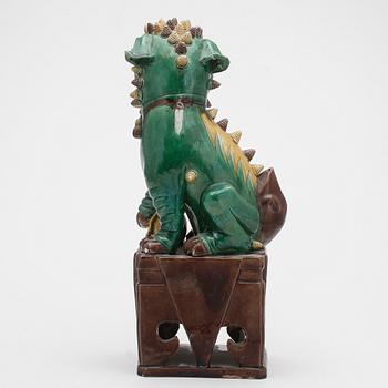 VÄKTARLEJON / FOHUND, glaserad keramik, Kina, 1900-tal.