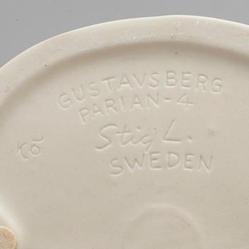STIG LINDBERG, figurin, parian, "De Tu", ur serien "Figurin". Gustavsberg, 1970-tal.