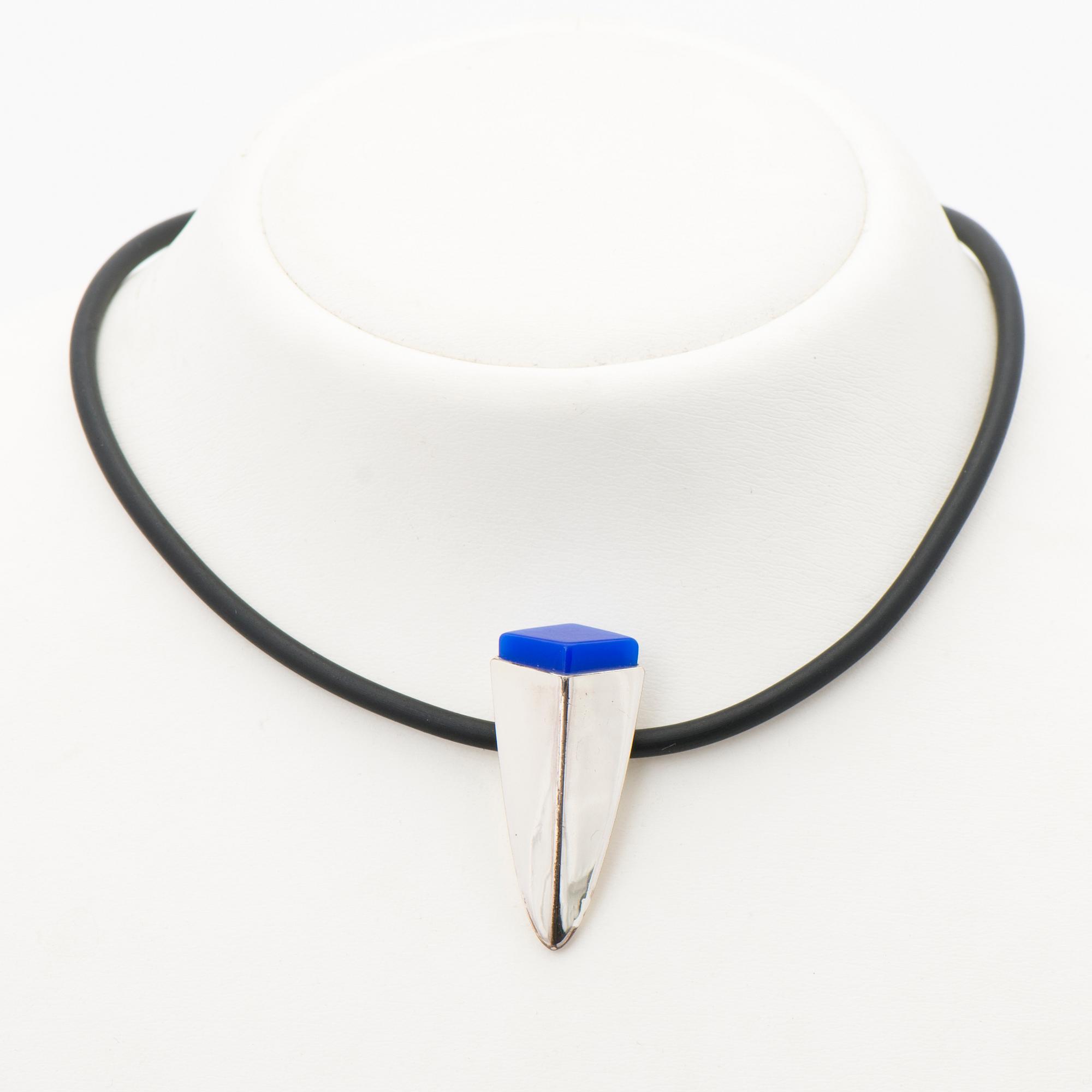 AN ULLA POROPUDAS JEWELLERY SET, silver, acrylic. Lapponia 1988.