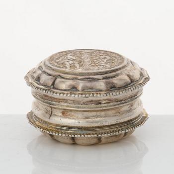 A Swedish 18th century parcel-gilt silver snuff-box, mark of Johan Wennervall, Gothenburg 1759.