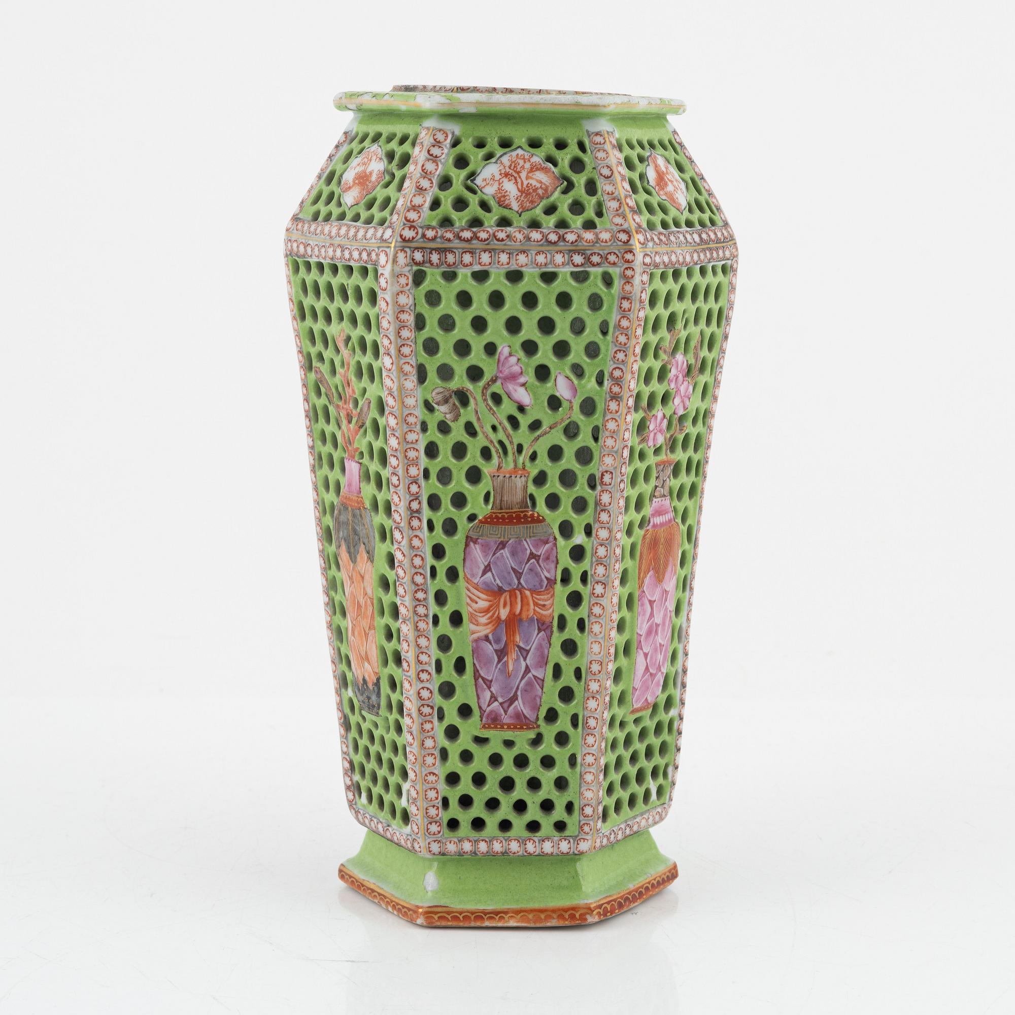 A hexagonal reticulated vase, Qing dynasty, 18th century.