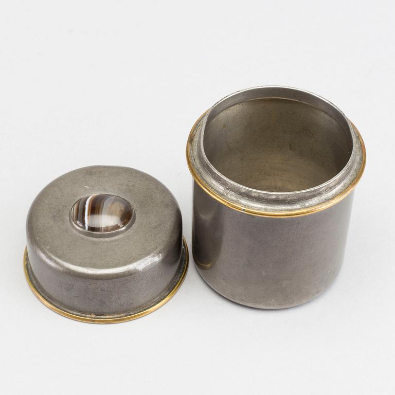 ASK MED LOCK/CIGARETTDOSA, tenn, Firma Svenskt tenn, Stockholm, 1953.