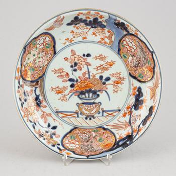 A Japanese dish, Edo period (1603-1868), 18th century.