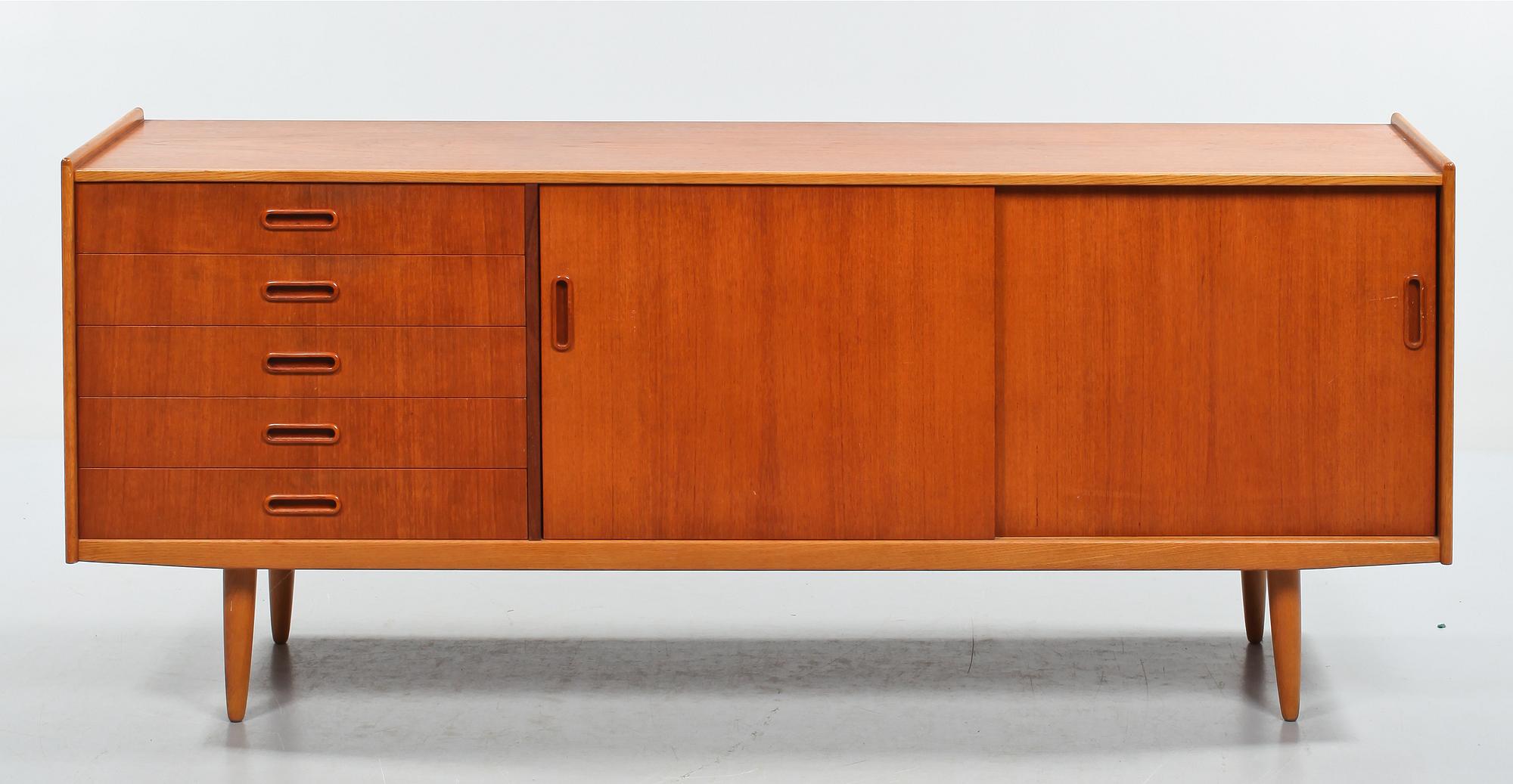 SIDEBOARD, 1900-talets tredje kvartal.