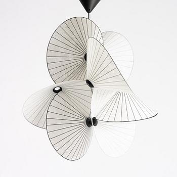Front, a 'Serpentine light small', Moooi.