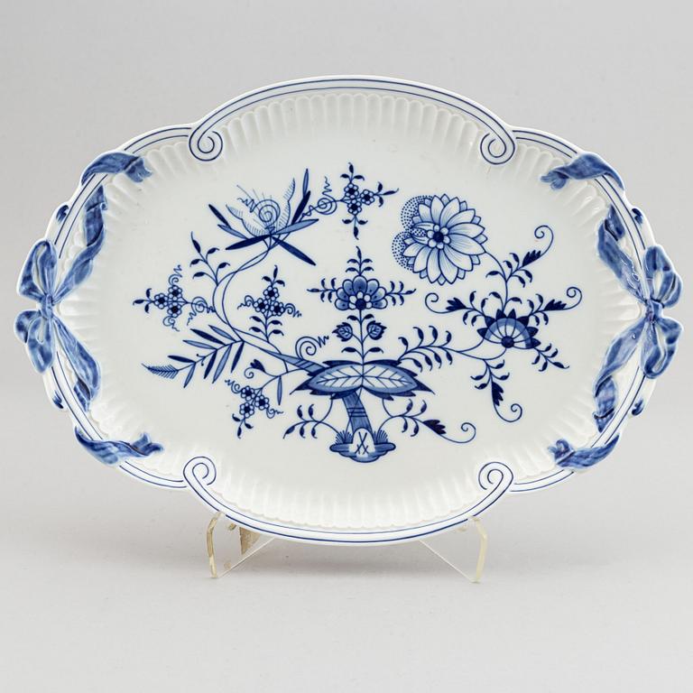 Royal Copenhagen, a 36 part porcelain service, 'Musselmalet' one part Meissen.