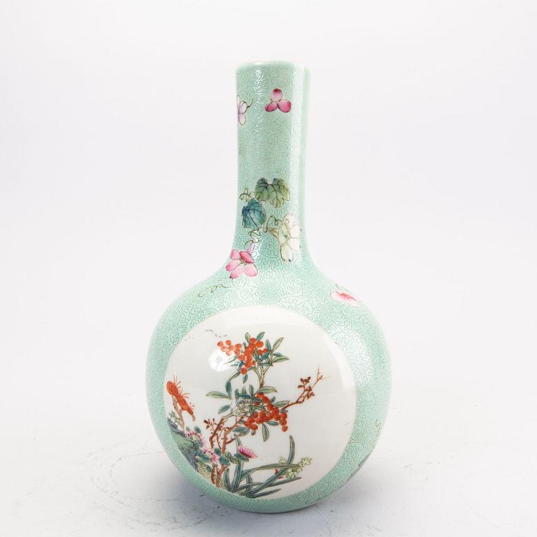A Chinese 20th century porcelain vase.