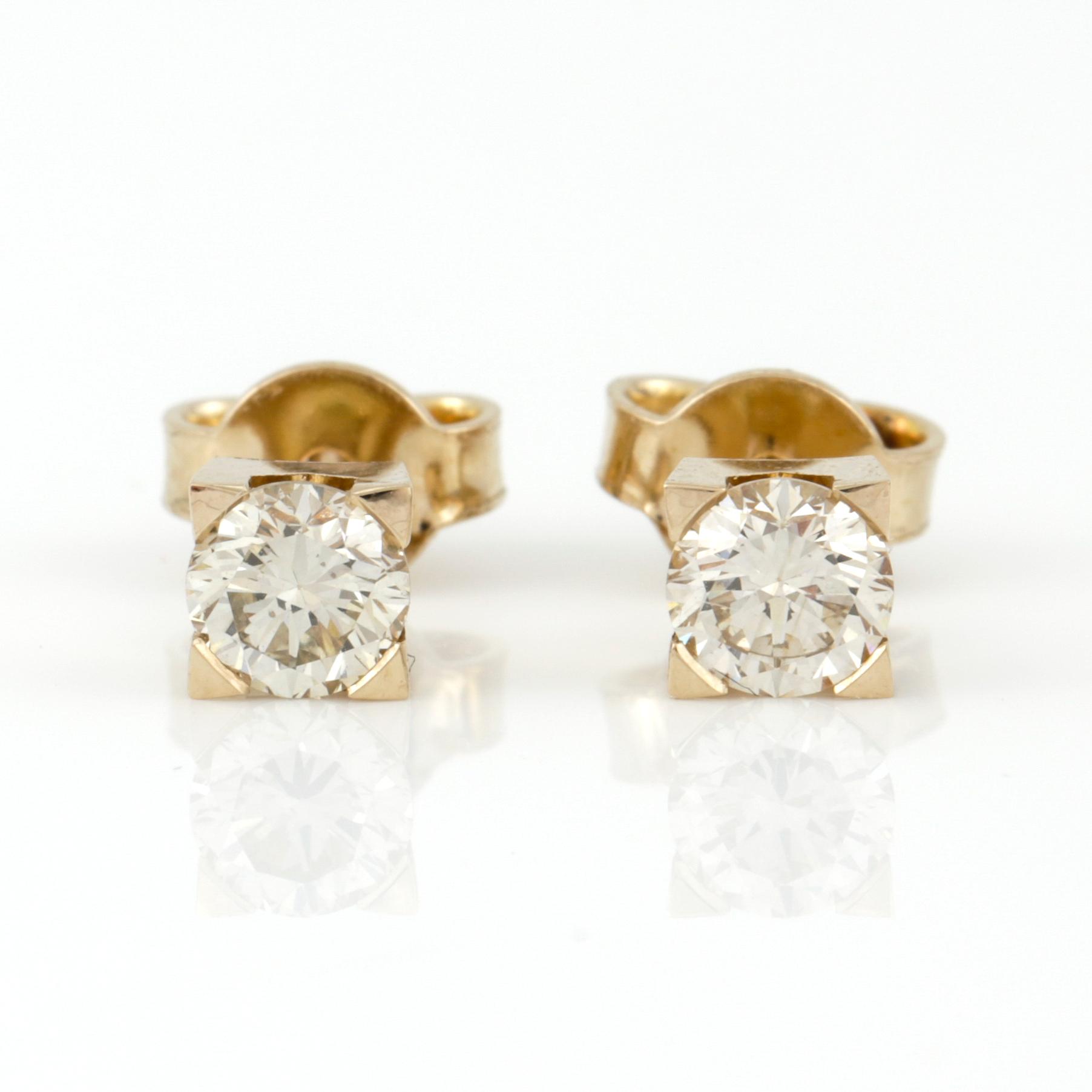 ÖRHÄNGEN, ett par, 18K guld med briljantslipade diamanter, tot ca 0,65 ct. Vikt 1,71 g.