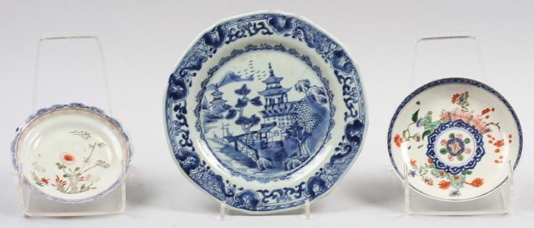 TALLRIKAR SAMT FAT, 5 delar, porslin, Qianlong, Kina, 1700-tal.