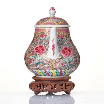 A famille rose tea pot with cover, Qing dynasty, Yongzheng (1723-35).