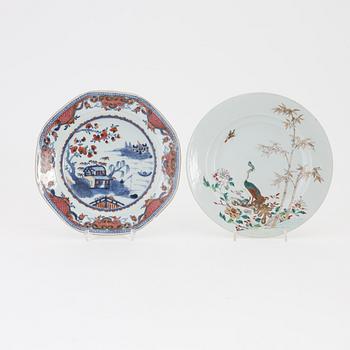 A group of five export porcelain plates, China, Qing dynasty, Qianlong (1736-1795).