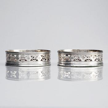 John Robertson & David Darling, coasters, ett par, silver, Newcastle 1795.