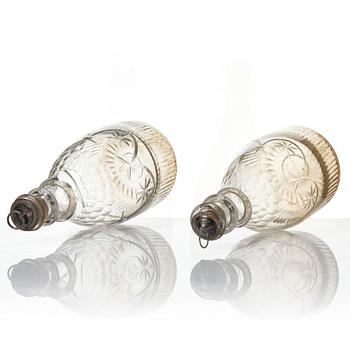Flaskor, två stycken, glas, 1800-tal.
