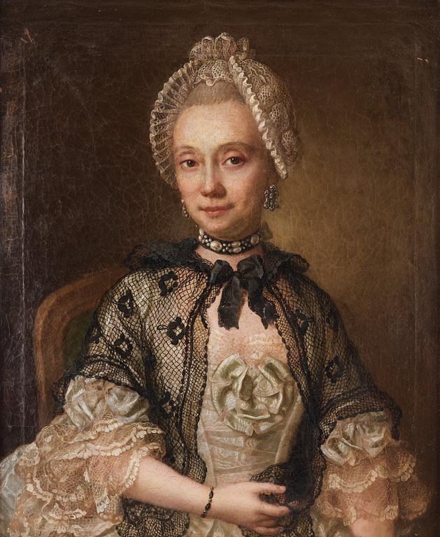Ulrica Fredrica Pasch Tillskriven, Dam iförd vit klänning och svart spetsfischy.
