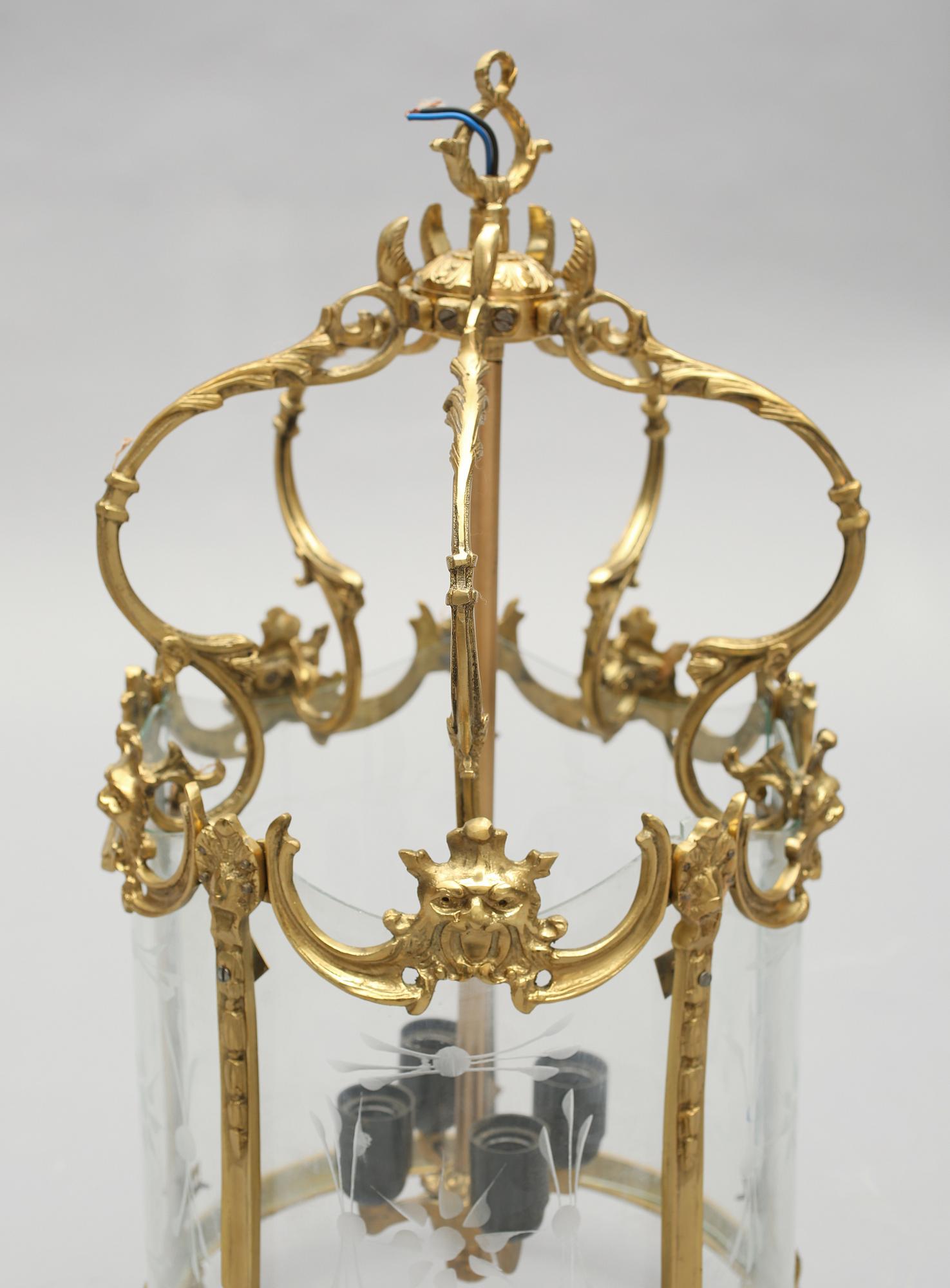 TAKLAMPA, 1900-talets andra hälft. Höjd 68 cm.