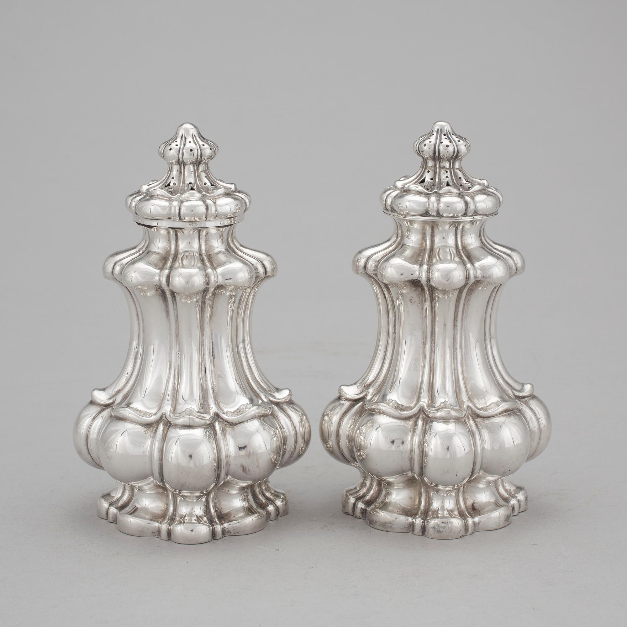 SOCKERRUSKOR, ett par, silver. Svenska importstämplar Guldsmedsaktiebolaget GAB, Stockholm 1937. Vikt ca 370 gram.