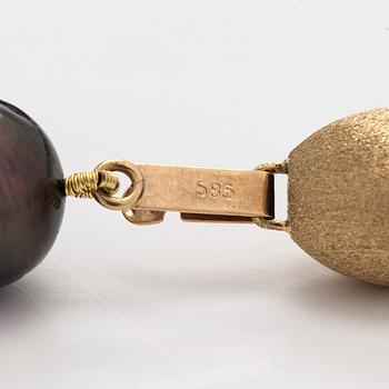 Helmet, viljellyt helmet, lukko 14K kultaa.