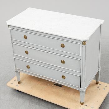 A painted Gustavian style chest of drawers, first half of the 20th Century.