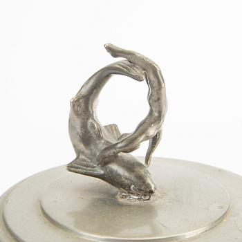 Nils Fougstedt, A Firma Svenskt Tenn 1928 pewter box with lid model nr 574A.