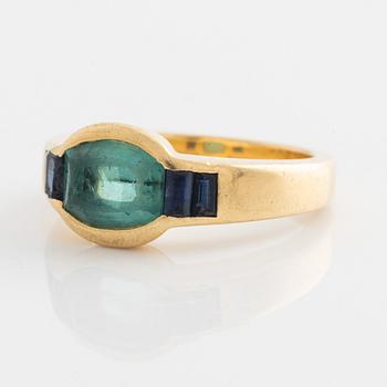 Ring, gold with green tourmaline and sapphires.