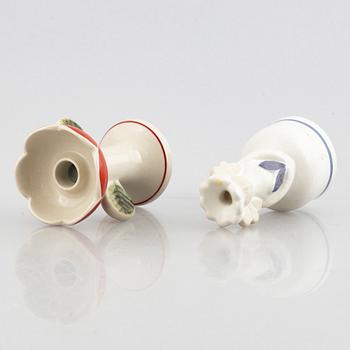 Lisa Larson, ljusstakar, 6 st, ljuslykta samt salt- och pepparströare, stengods och majolika, bl.a. Höganäs.