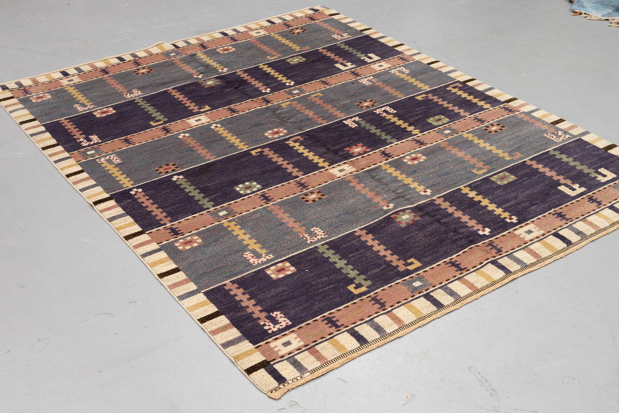 Märta Måås-Fjetterström, a carpet, "Ståndaren", knotted pile, ca 248 x 193 cm, signed AB MMF.