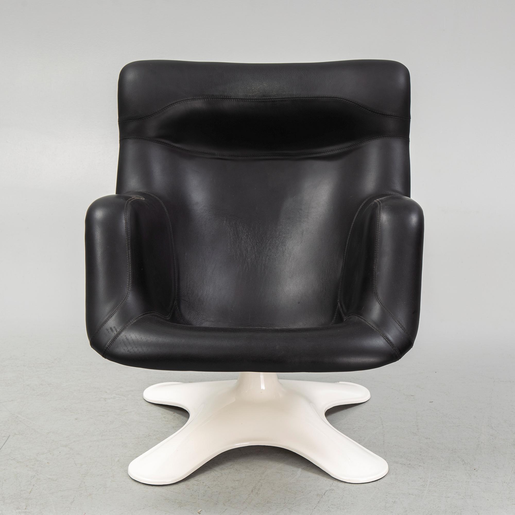 Yrjö Kukkapuro, fåtölj med fotpall, "Karuselli", Avarte, Finland efter 1980.