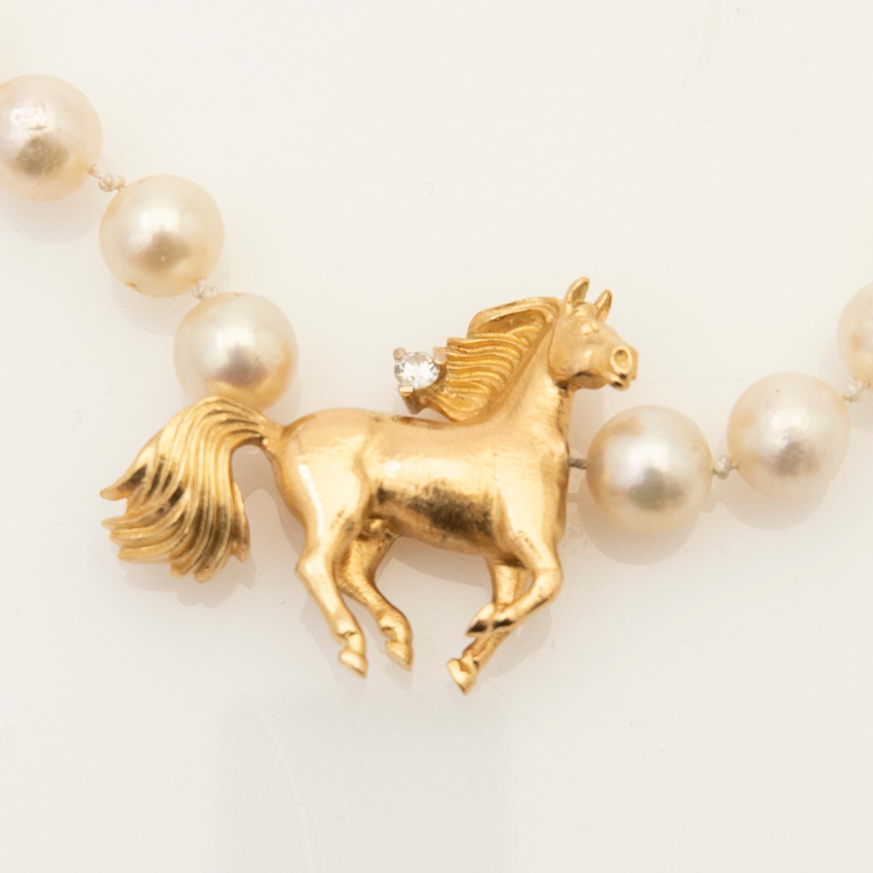 Ole Lynggaard, hänge, 18K guld med diamant samt pärlcollier.