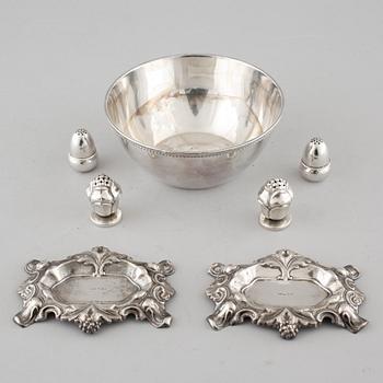 A collection of silver, 7 pcs, i.a needle dishes, 19th-20th century. Weight 335 g.