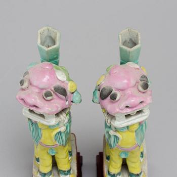 A pair of famille rose candle holders/censers, Qing dynasty, 19th Century.