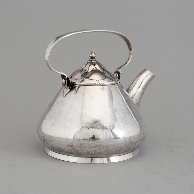 A Swedish Art Nouveau silver teapot, maker's mark CG Hallberg, Malmö, 1906.