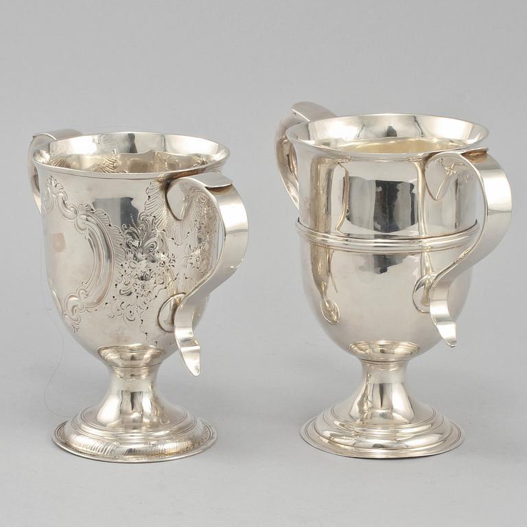 POKALER, 2 st, silver, London, England, omkring 1800. Vikt 650 g.