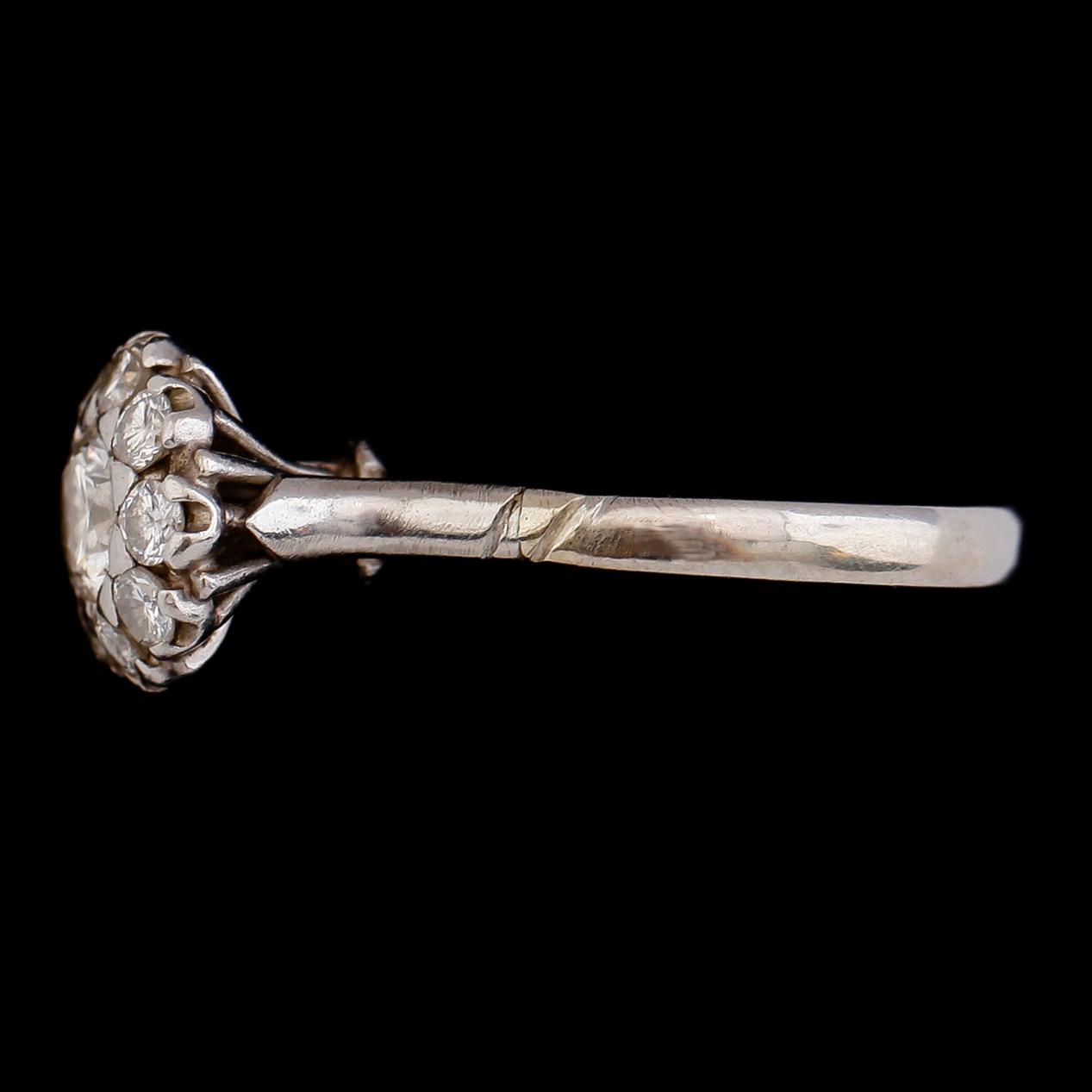 RING, 18 k vitguld, briljantslipade diamanter. Vikt ca 3,4 g.