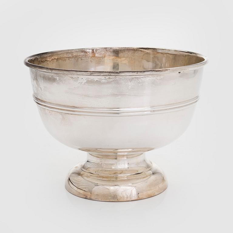 A sterling silver bowl, Elkington & Co Ltd Birmingham England 1935.