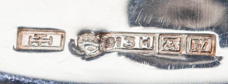 LJUSSTAKAR, ett par, silver, Pentti Sarpaneva, Turun Hopea, Åbo 1968.