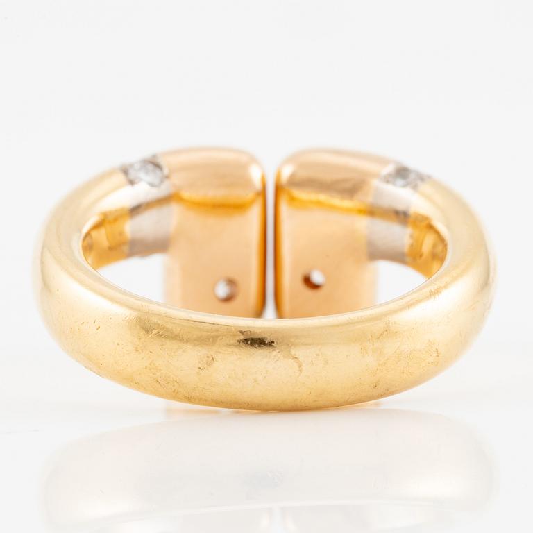 A Gaudy ring 18K gold with old-cut and brilliant-cut diamonds.