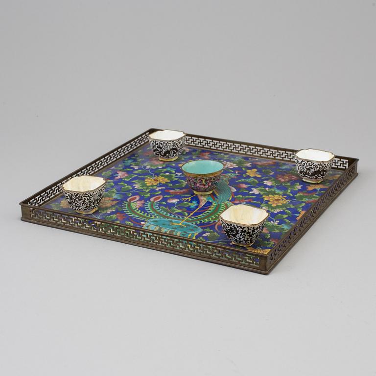 A chinese cloisonné tray, 20th century, and five enamel on copper cups, late 19th/early 20th century.