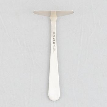Wiwen Nilsson, a childrens silver food pusher, Anders Nilsson, Lund 1955.