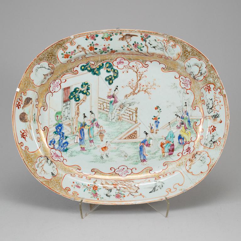 A famille rose export porcelain serving dish, Qing dynasty, Qianlong (1736-95).