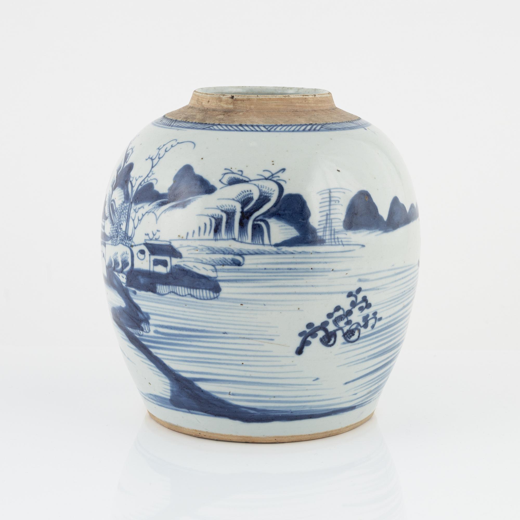 A Chinese Porcelain Ginger Jar, Qing Dynasty, 19th Century.