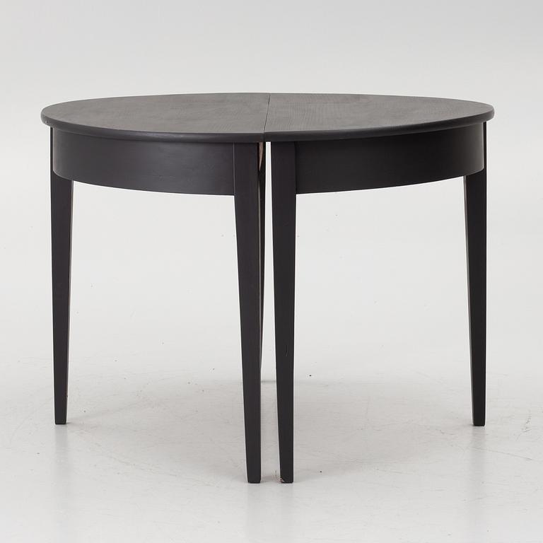 Dining table, early 20th century.