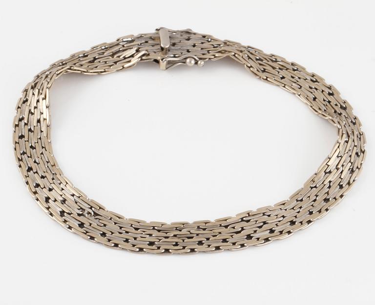 ARMBAND.