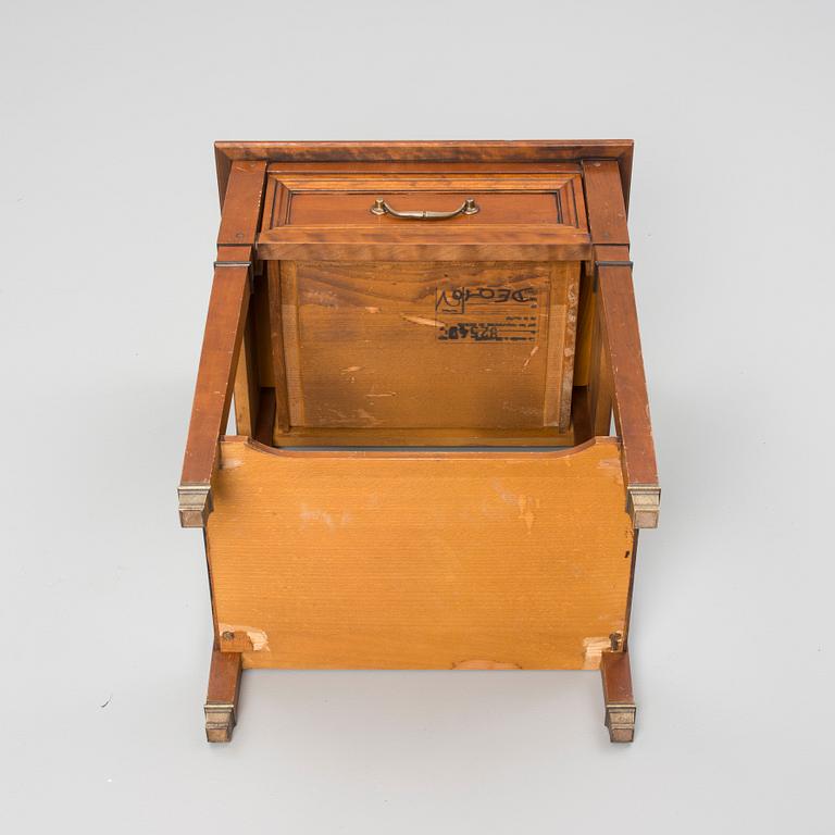 SÄNGBORD, Grange, Frankrike 1980-tal samt SÄNGBORD Remploy Limited, England 1966.